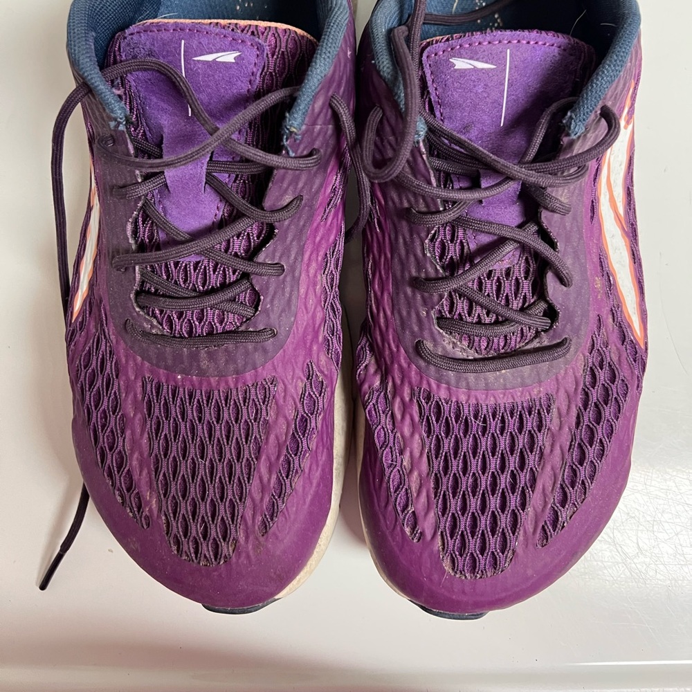 Women’s Altra Viho Purple Tennis shoes. Used.